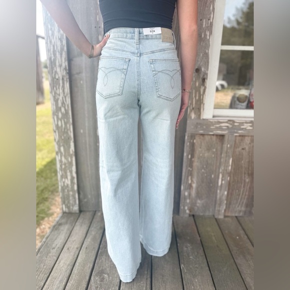 Judy Blue High Waist Retro Wide Criss-Cross Waistband Mild Destroy Jeans - Picture 4 of 10